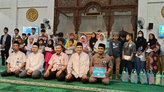 Peringati Malam Nuzulul Qur’an, UNISMA Bekasi Santuni Anak Yatim